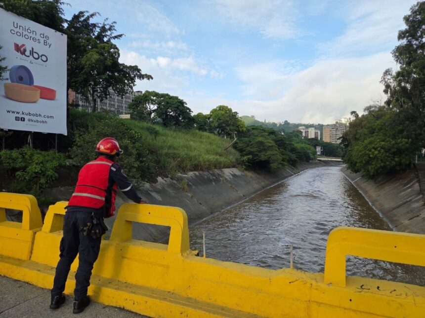 Localizaron el cuerpo de una mujer que cayó a una alcantarilla durante las lluvias en la Gran Caracas