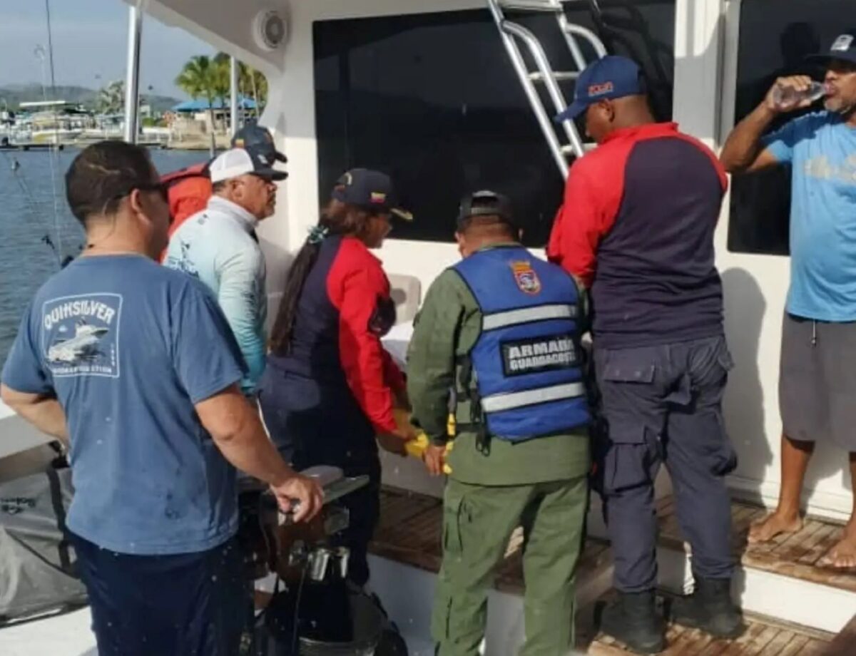 Rescataron a pescador que estuvo cinco días a la deriva tras naufragio de embarcación en las costas de Miranda