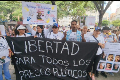 Familiares de presos políticos protestaron frente al Ministerio Público