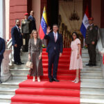 Delcy Rodríguez recibió al presidente de Paragua, Santiago Peña, en el Palacio de Miraflores