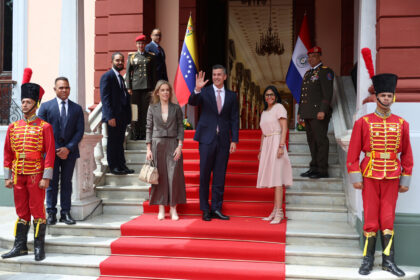 Delcy Rodríguez recibió al presidente de Paragua, Santiago Peña, en el Palacio de Miraflores