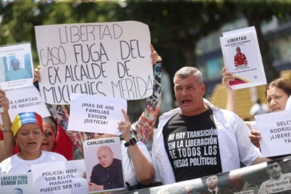 “¿Cuánto petróleo vale un preso político?”: Familiares marcharon en Caracas por la libertad de sus seres queridos