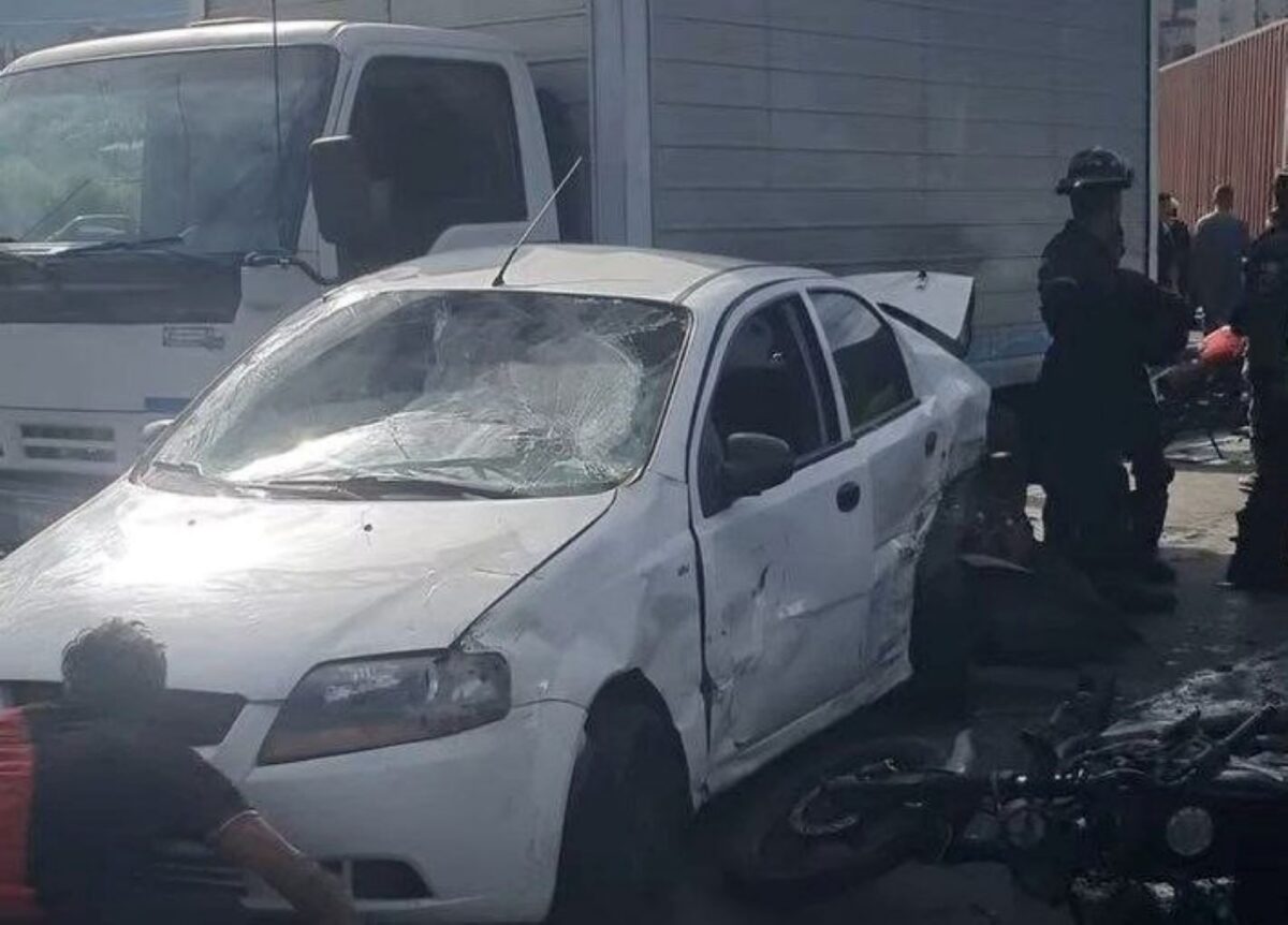Bomberos de Caracas confirmaron saldo de un muerto y 15 heridos tras colisión múltiple en La Yaguara