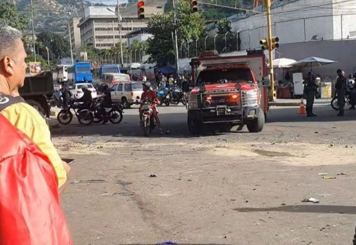 Bomberos de Caracas confirmaron saldo de un muerto y 15 heridos tras colisión múltiple en La Yaguara