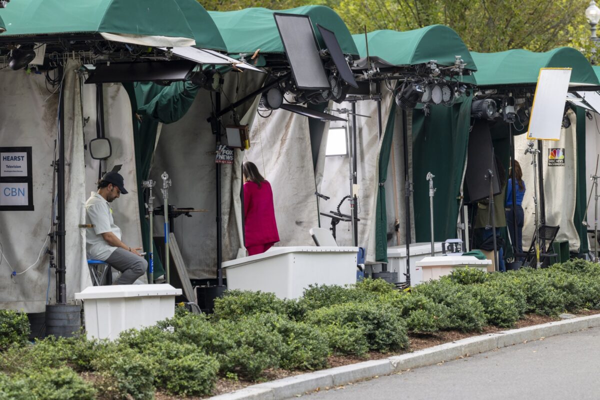 La Casa Blanca comenzó a aplicar el veto anunciado por Trump a CNN, MS NOW y Politico