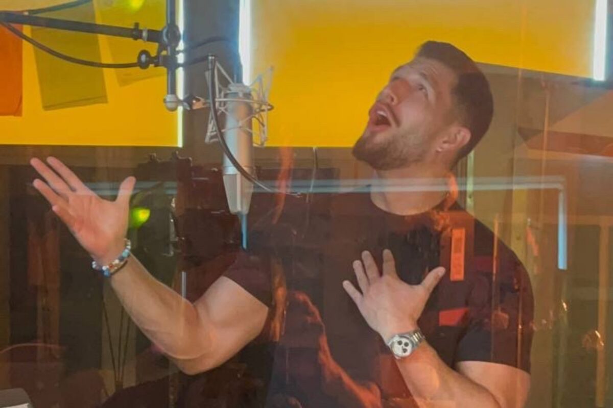 Frank Quintero reúne a más de 20 artistas en una canción para apoyar a afectados por los terremotos