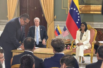 Secretario de Energía de EE UU llegó a Miraflores para reunirse con Delcy Rodríguez