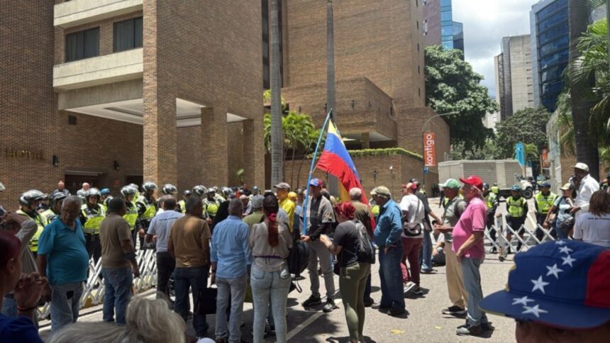 Impidieron protesta de sindicalistas frente al Hotel Marriott