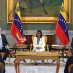 Venezuela firmó acuerdos petroleros con Chevron y Eni durante visita del secretario de Energía de EE UU