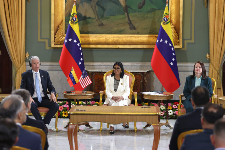 Venezuela firmó acuerdos petroleros con Chevron y Eni durante visita del secretario de Energía de EE UU