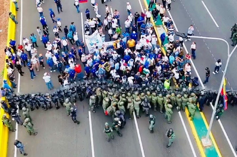 Trabajadores protestan en Caracas y varios estados de Venezuela por salarios y beneficios laborales