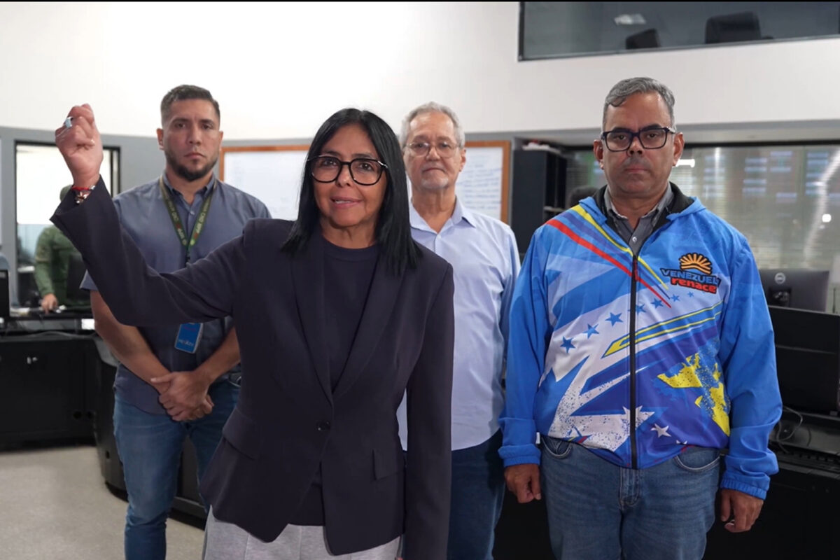 Delcy Rodríguez atribuyó los apagones de las últimas horas a las altas temperaturas