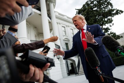 La Casa Blanca excluyó a CNN del viaje de Trump a Tennessee a bordo del Air Force One