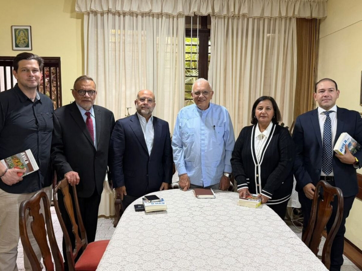 Representantes de la AN de 2015 con el cardenal Baltazar Porras