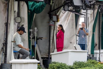 Los tres medios de comunicación vetados por Trump le demandaron en un tribunal federal
