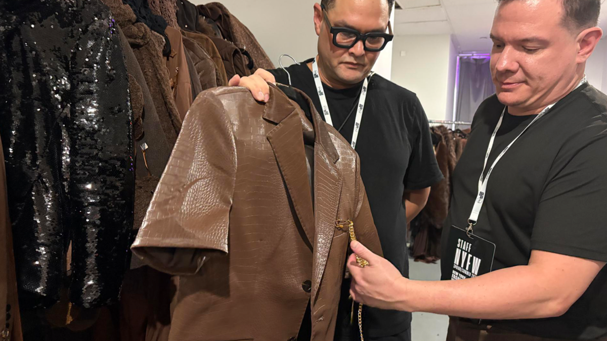 Diseñadores venezolanos presentaron Latidos bajo los escombros en Nueva York como gesto de ayuda tras los terremotos