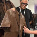 Diseñadores venezolanos presentaron Latidos bajo los escombros en Nueva York como gesto de ayuda tras los terremotos