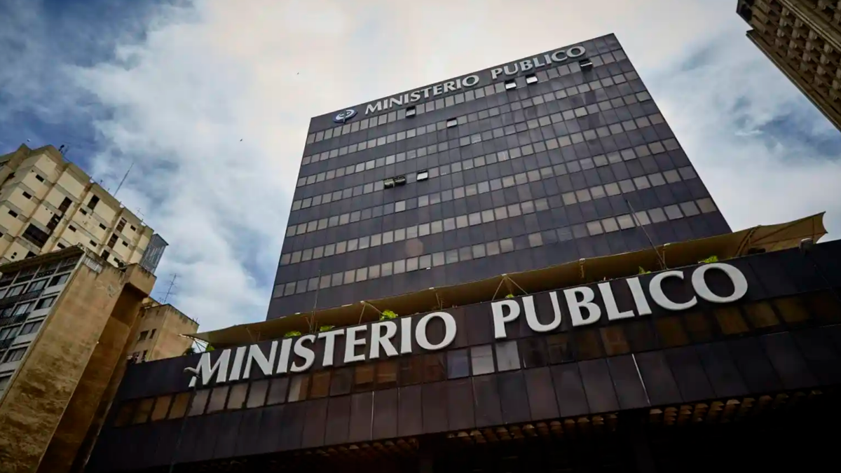 Larry Devoe ordenó al MP retirar de sus redes las imágenes de detenidos sin condena penal