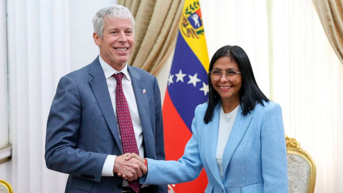 AtlasIntel: el 50 % de los venezolanos cree que el acuerdo petrolero beneficia más a EE UU