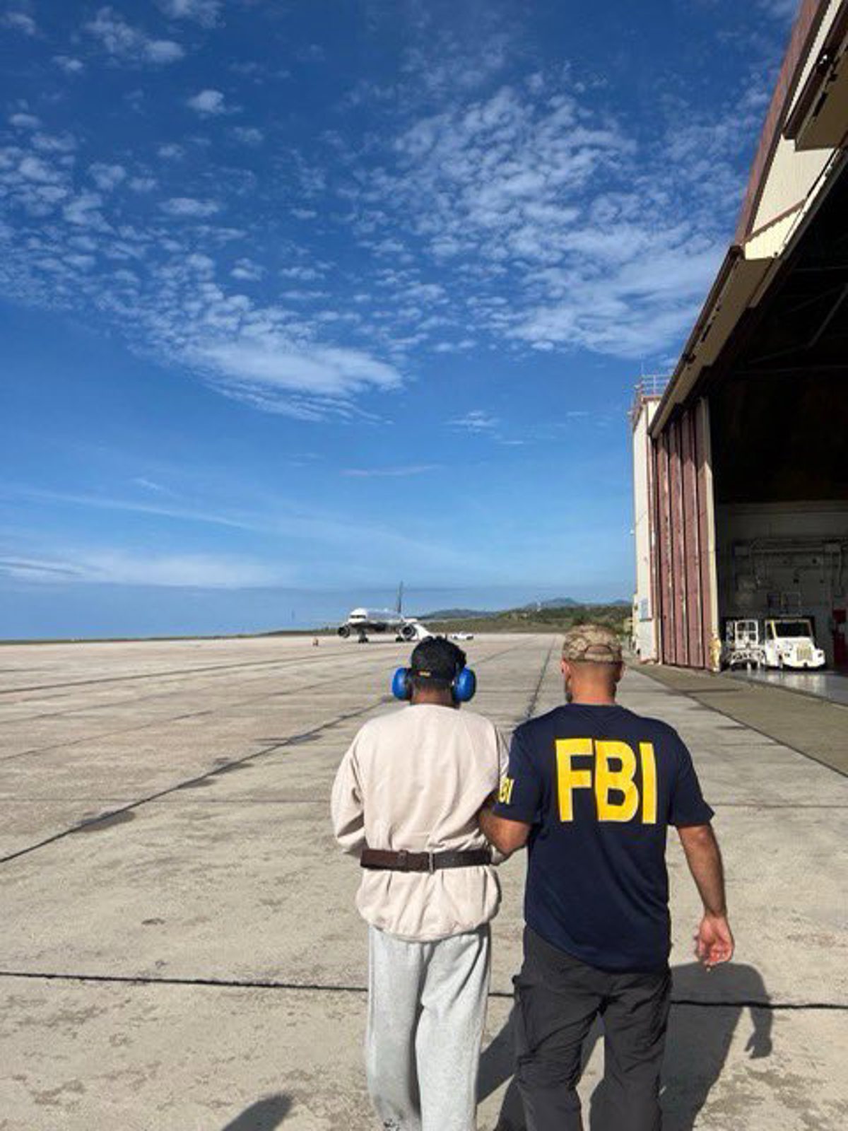 FBI anunció la captura en Venezuela de un fugitivo cibernético: fue trasladado a EE UU