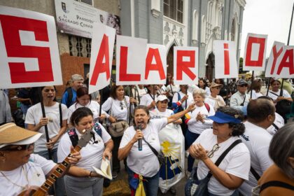 PNB impide que marcha de trabajadores y jubilados llegue a Miraflores 
