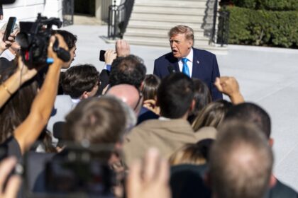 Trump dice que "todo saldrá bien" al ser preguntado si Machado debe regresar a Venezuela