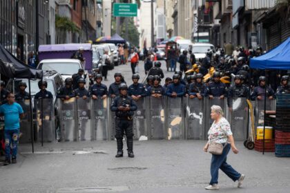 PNB impide que marcha de trabajadores y jubilados llegue a Miraflores 