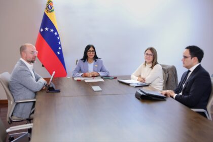 Delcy Rodríguez anunció la suspensión de la obligatoriedad de las máquinas fiscales en Venezuela