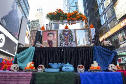 En Imágenes: Times Square se vistió de honor y tradición para celebrar el Día de Muertos