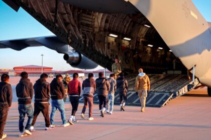 HRW: EE UU deportó a África a más de 500 migrantes de terceros países sin el debido proceso