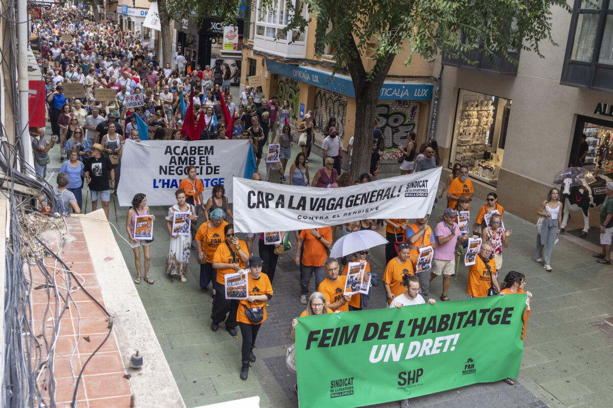 Miles marchan en España por el acceso a la vivienda mientras crece la presión por un adelanto electoral