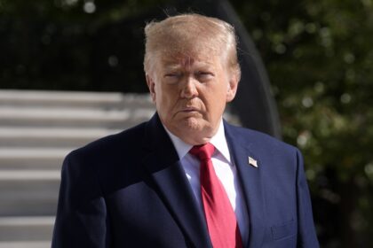 Trump afirmó que EE UU recibirá “como regalo” un millón de barriles de petróleo de Venezuela