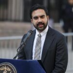 El alcalde de Nueva York explicó en un video en español a los inmigrantes cómo actuar ante ICE