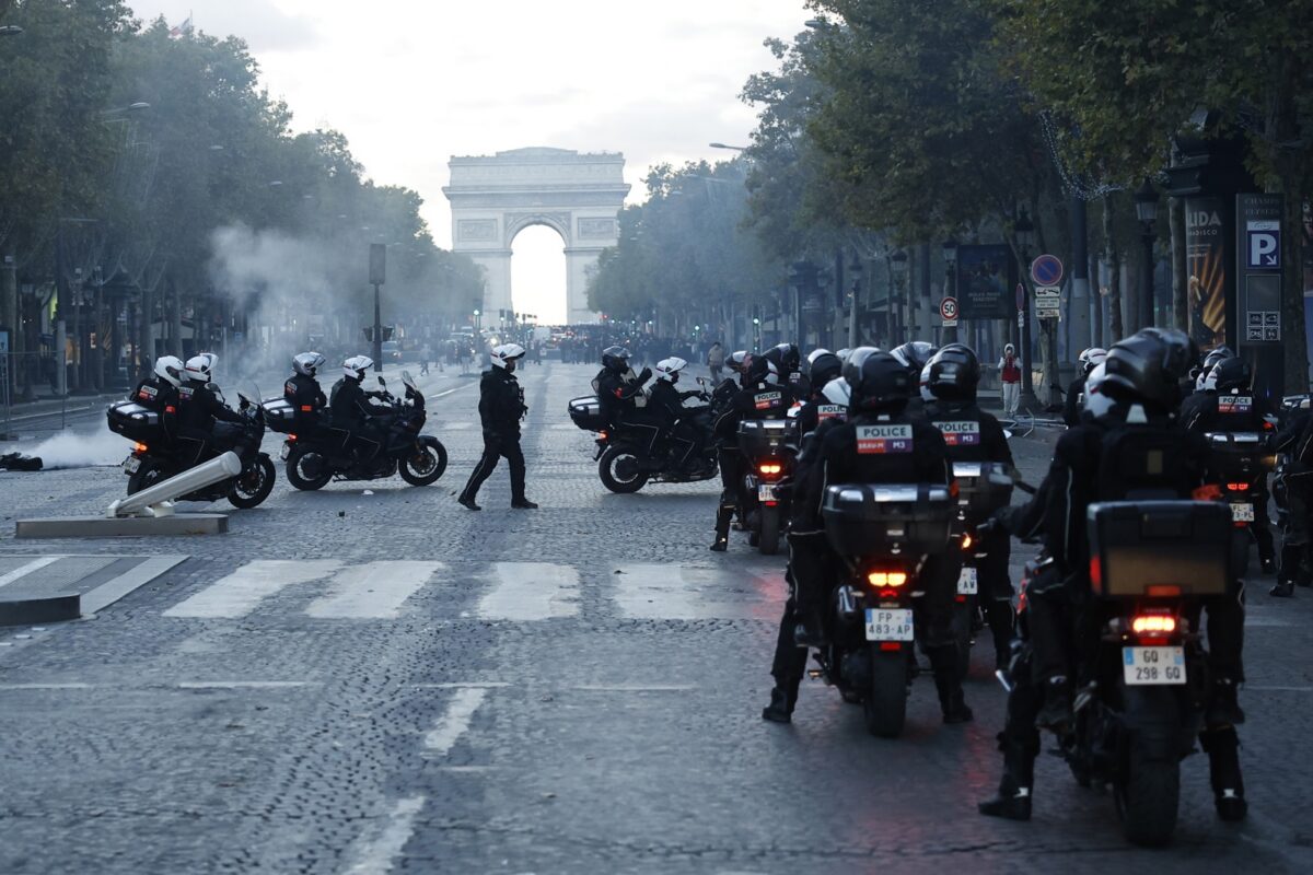 Al menos 400 detenidos por actos de violencia en la jornada de protesta masiva en Francia