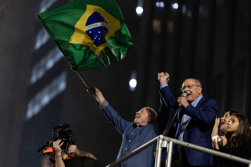 Lula ganó las elecciones de remontada ante un Flávio Bolsonaro que impugnará el resultado