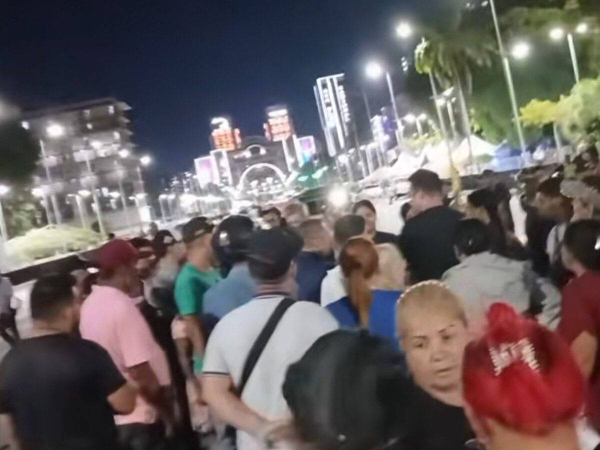 Familias afectadas por los terremotos protestan en la avenida Bolívar de Caracas