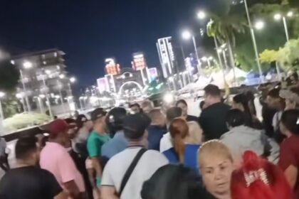 Familias afectadas por los terremotos protestan en la avenida Bolívar de Caracas