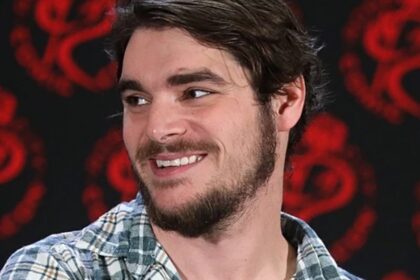 Murió a los 34 años RJ Mitte, quien interpretó a Walter White Jr. en Breaking Bad