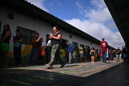 Brasileños votan este 4 de octubre entre Lula da Silva y Flávio Bolsonaro