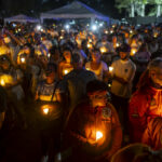 En imágenes: una vigilia en La Guaira rindió homenaje a las víctimas de los terremotos