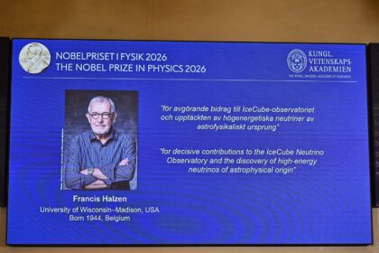 Francis Halzen ganó el Nobel de Física por el hallazgo de neutrinos de alta energía de origen astrofísico