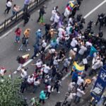Reportaron represión policial en marcha por salarios y libertad de presos políticos que intentaba llegar a Miraflores